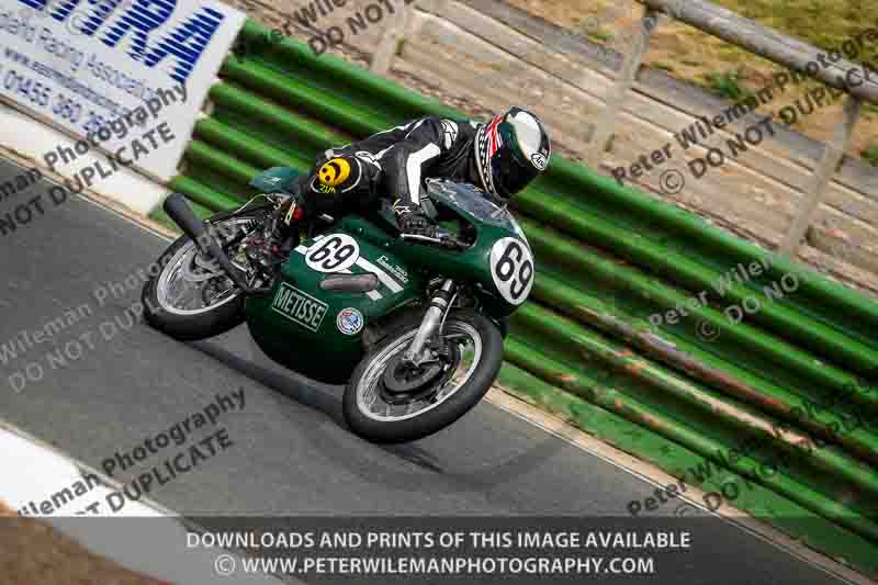 Vintage motorcycle club;eventdigitalimages;mallory park;mallory park trackday photographs;no limits trackdays;peter wileman photography;trackday digital images;trackday photos;vmcc festival 1000 bikes photographs